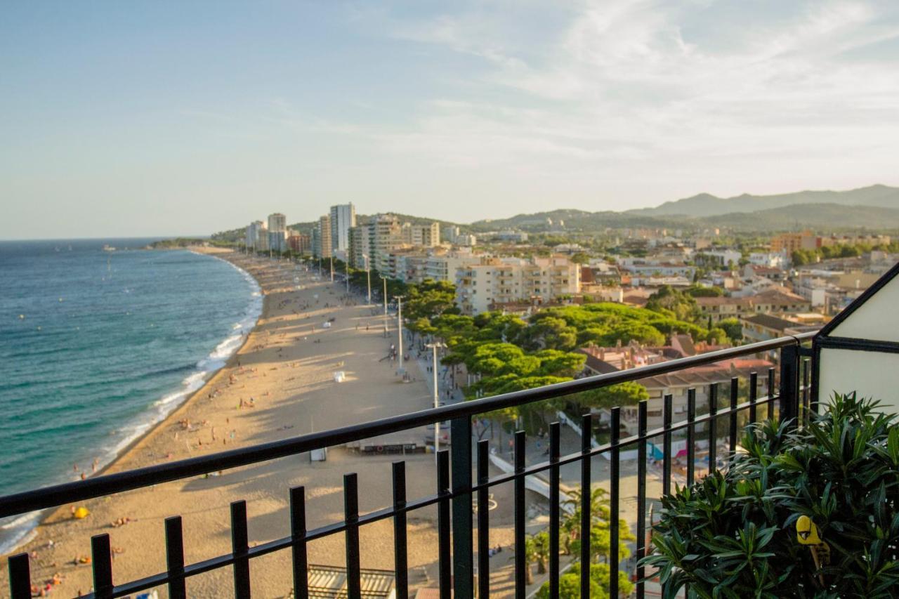 Spacious Seafront Apartment Platja d'Aro Bagian luar foto